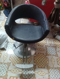 كرسي حلاقة • نضيف