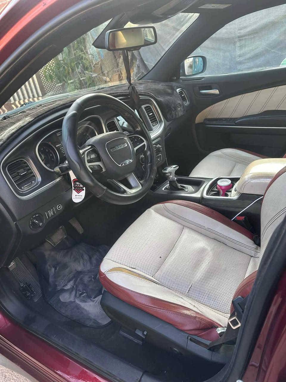 جارجر
2018
وارد امريكي
ستة سلندر 
حداثها مثل ما موضح بصور
بيها قطع صبغ  
سياره فول موصفات عدى الفتحة
تحكمات ستيرن جهتين
شاشة كبيرة 
مبرجمة بالكامل السيارة
شفتات ستيرن
تدفئة كشنات
تدفئه مري جانبية
منظومه زينون اصلية
تشغيل عن بعد 
بصمة ابواب وصندوق
تخم تاير جديد
كير ومكينة مكفولات
تدفئة تبريد 
صدر جديد 
للبيع او مراوس 
السعر 165
بيها مجال 
مكاني ديالى بعقوبة
*********** بعقوبة, ديالى
