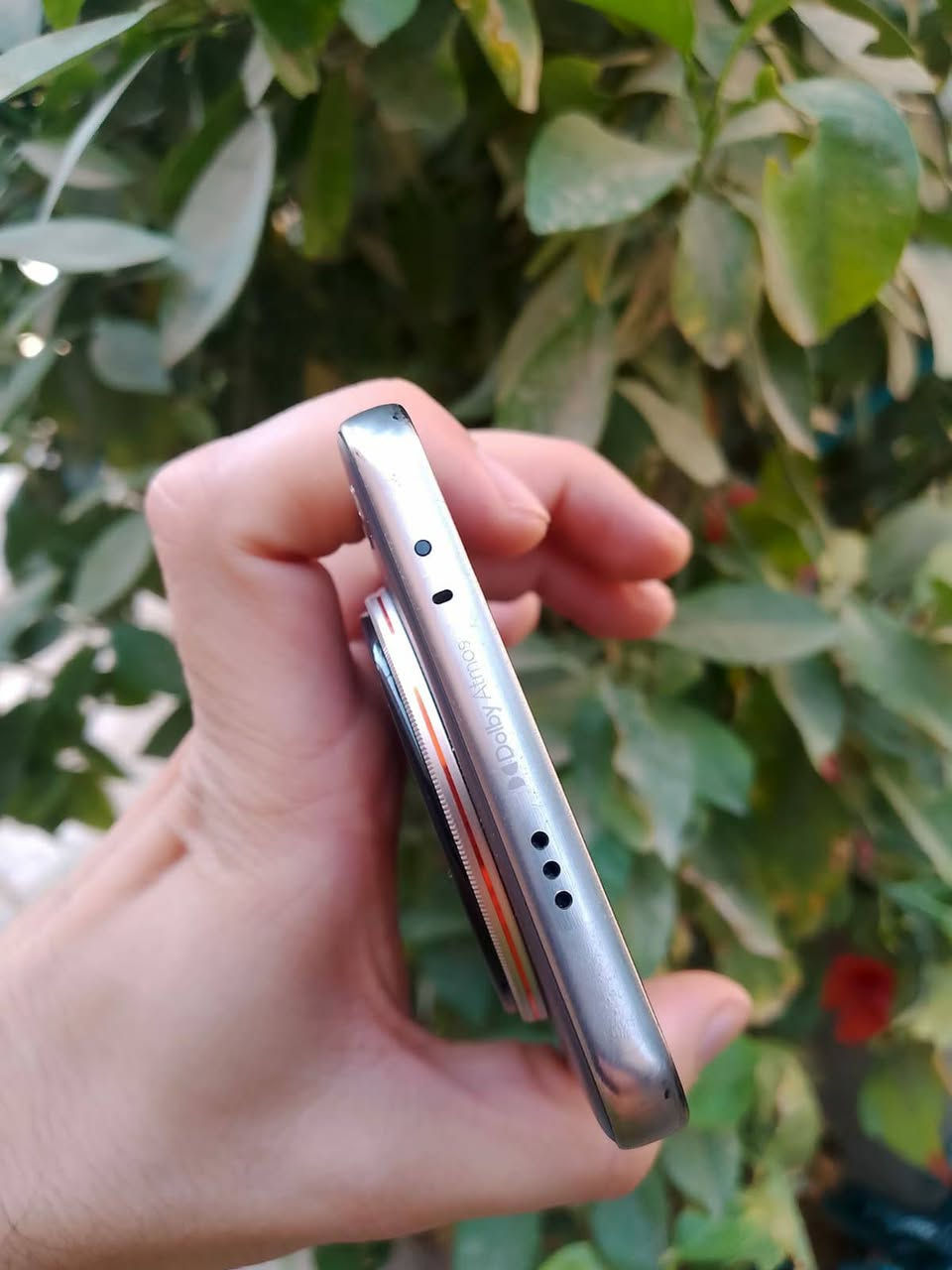 سلام عليكم تكنو كامون 40 بريمير 5g تليفون نظيف جدا استخدام قليل كامره 100x
 ملحقاته كارتنونته وكفرين وشاحنه مالته 70 واط   سعره 450 وبيه مجال قليل ***********
