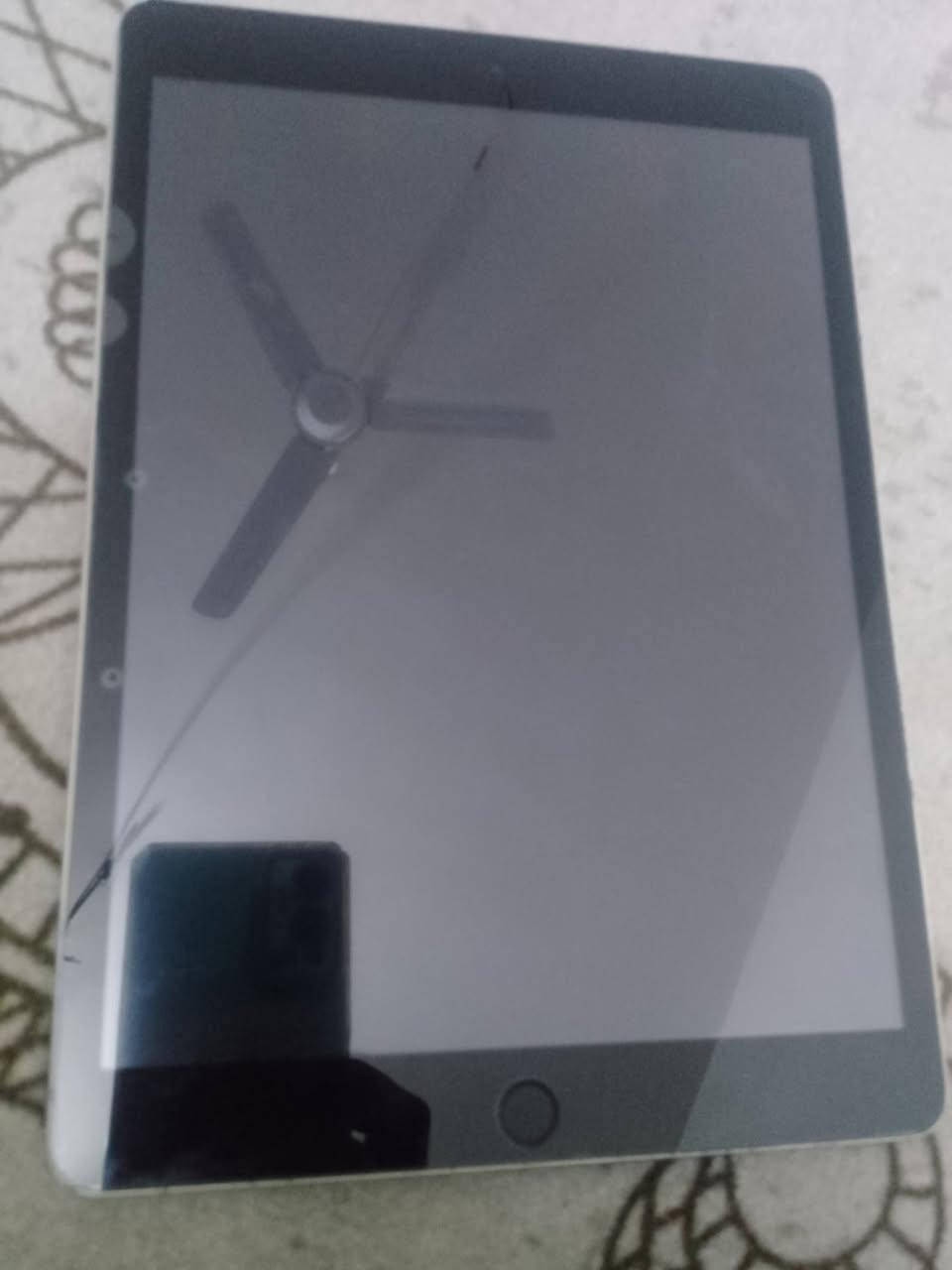 ا
ايباد 9 ذاكره 64 سعره 200 قفل
