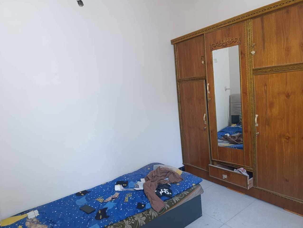 عرض رقم (1)
سلام عليكم يوجد بيت للبيع المساحه ٥٣م واجه ٤ في منطقة حي الزهور المنصور خلف السفاره التونسيه جديد بناء ٢٠٢٤ طابقين يحتوي الارضي عل صاله مطبخ وغرفه وصحيات وطابق اول غرفتين نوم وصحيات وسطح 
عرض رقم (2)وتوجد بيت بااعتبار قطعه ارض المساحه ٢٢٠م واجهه ١٠م يباع كامل او نصف للاستفسار الاتصال على الرقم *********** او *********** مكتب اليقين الصوره للبيت٥٣🔍🔍🔍
