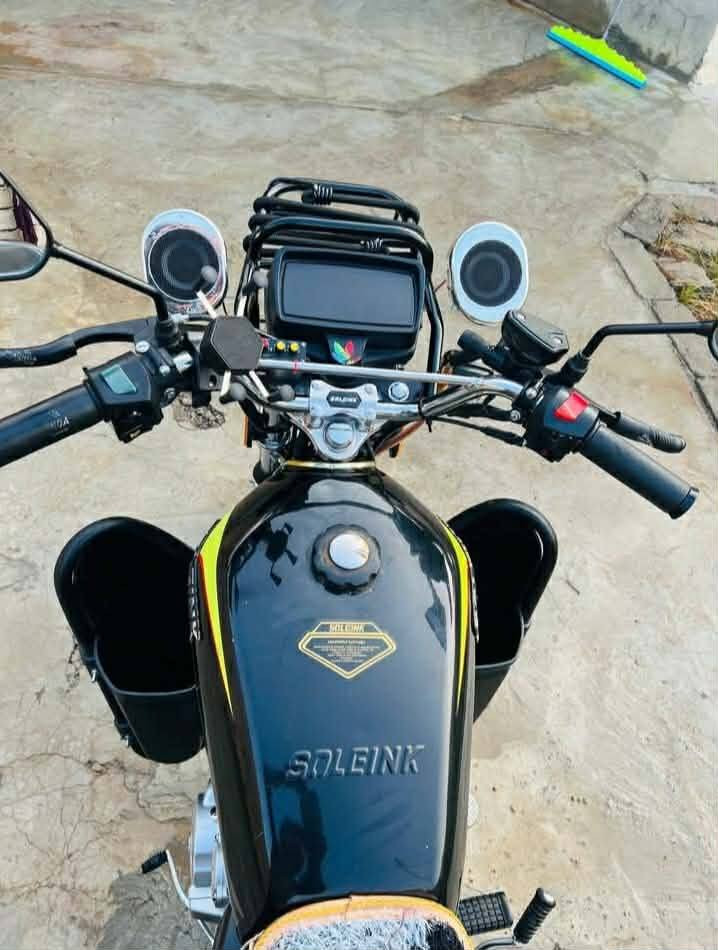 السلام عليكم موطور سيفان 25
مامفتوح شرط كهرباياتو كلها شقاله محركو نضيف بي منفيس بصمتين 
السعر 700 🌹***********
