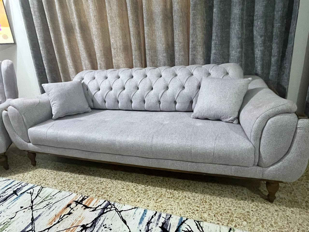 السلام عليكم تخم تركي استيراد خاص 10 مقاعد استعمال 3 اشهر فقط بعده جديد مع 8 كوشات  السعر 1.300.000 وبي مجال بسيط للأستفسار التواصل فقط واتساب ع رقم *********** 
المكان بابل _ حله _ شارع 60
