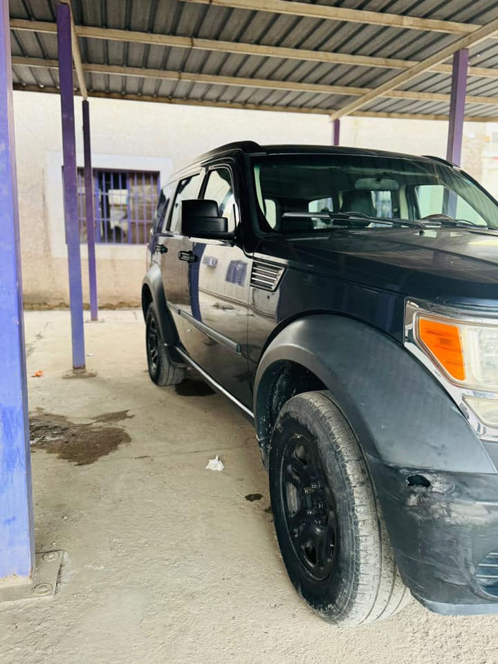 سلام عليكم للبيع دوج نترو موديل 2008 رقم واسط بسمي السياره مكفوله وماشيه شي قليل تبريد جديد منضومه  تخم تاير جديد صدر امامي خلف خير من الله كير ومكينه جدد السياره جاهزه وخير من الله السعر85وبيه مجال مكان بغداد اتصل ‭***********
