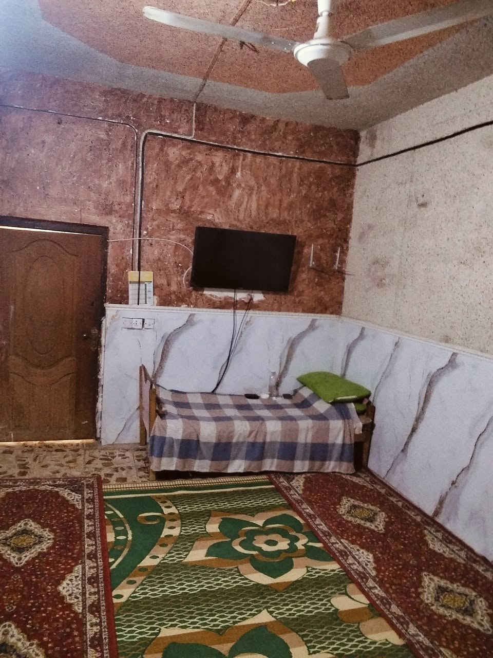 بيت للبيع خلف مدرسه الامراء مساحة 100 متر زراعي لستفسار على الاتصال ***********
