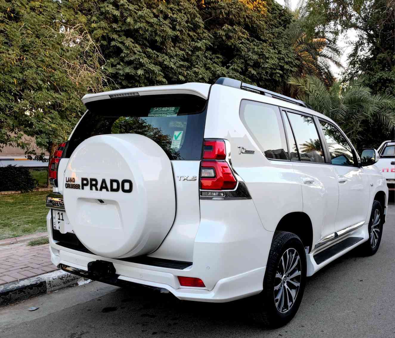 سلام عليكم ..... اخوان عندي برادو 2022 سبعينيه ساز لون ابيض رقم بغداد بأسمي مكفوله من الضرر والصبغ والشخط ماشيه 47 الف سعرها 45800$ 
اي استفسار هذا رقمي ***********
مكان السياره حي القادسيه 
مواصفاته
محرك 6 سلندر 4000
سلايد 
كشنات جلد قرميدي 
كشنين كهرباء 
بصمه وتشغيل عن بعد 
دبل تانكي 
سبير تعليك
ثلاجه 
لايت زنون 
زراك لايت 
ويل كب كروم حجم 19 
مري شفط بغداد, العراق
