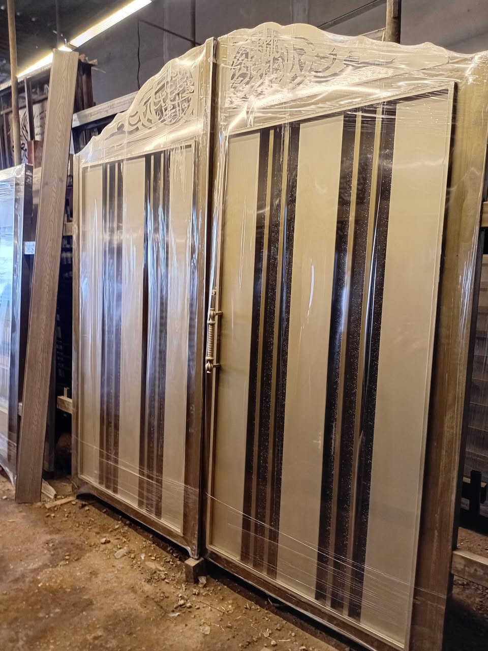 معمل حدادة المهندس العمل  الأبواب  وشبابيك   ***********
@
