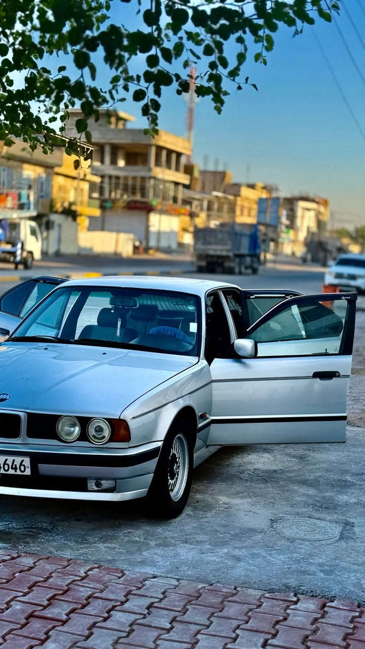 السلام وعليكم  بي ام دبليو 525  للبيع
مديل 1991
 سياره مكينه مسكر 
فانوس واحد 
 رقم دهوك تحويل ثاني يوم 
  مصبوغه جماليه 
تخم تاير جديد 
حداديه جديده 
للاستفسار اكثر 
مكاني السياره بصره 
للاتصال ***********
او الرقم الثاني ***********
