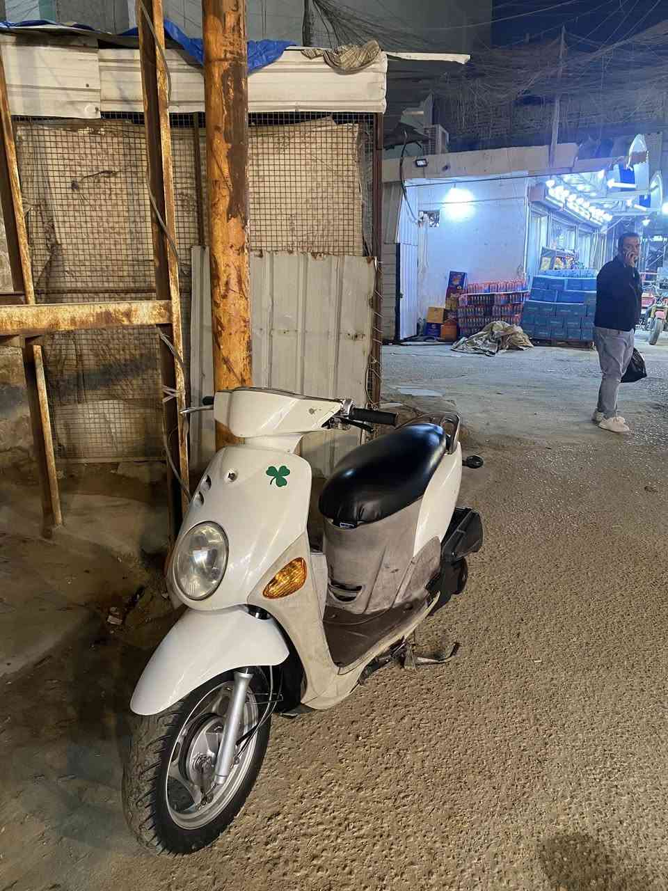 السلام عليكم دراجه فلة للبيع 2011 الدراجة عاوجه ولف وبيها كسر بلحاضنه باقي كهربائياتها كلها شغاله من الطول لطول سعرها 500 وبيها مجال *********** مكاني ميسان المحمودية
