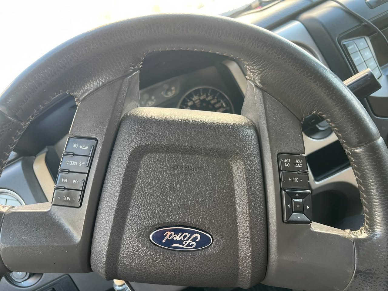 2104 خليجي رقم اربيل انكليزي جديد هزه وفحص  منضومه غاز بيه محرك 5000 8سلندر سياره جهازه تدفئه تبريد شاشه اندويد نوعيه راقيه كامره تحكمات داخل عسلي بي او مراوس سعر 162 سعر مكانه كربلاء ***********
