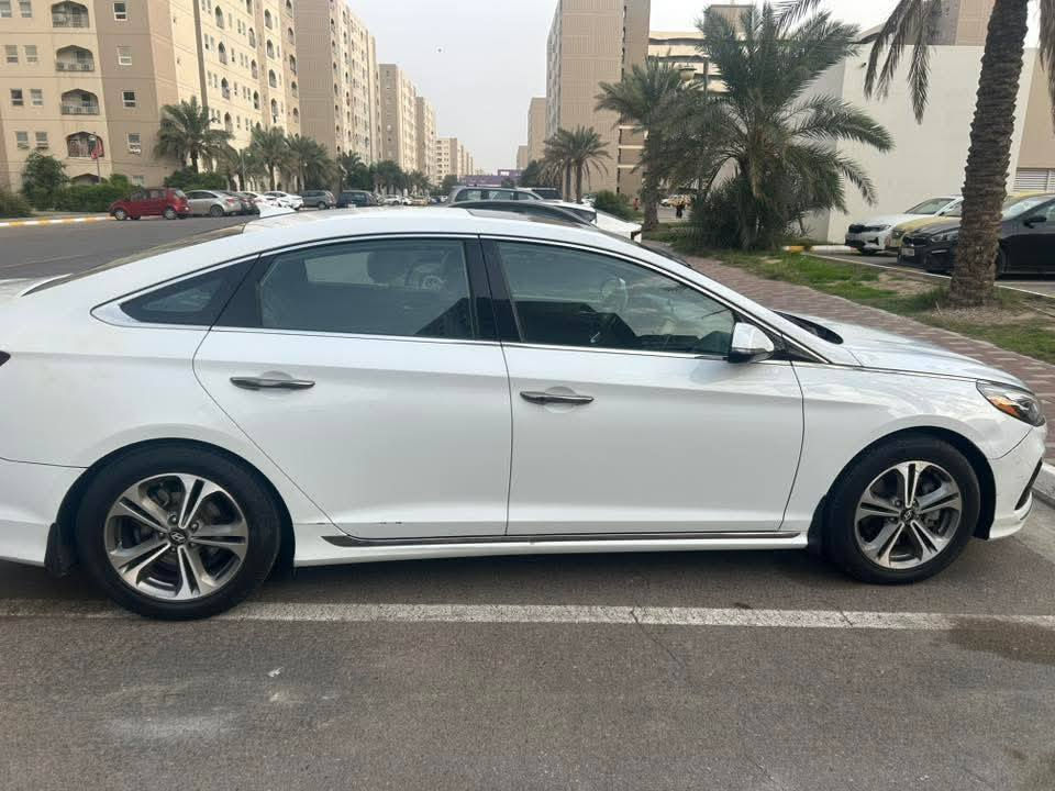 سلام عليكم
سوناتا 2000توربو موديل 2018 فوووول مواصفات 
محرك وكير مكفولات وبلادي مامفتوح بيها برغي 
السياره بيها كل مواصفات الفول 
رادار امامي وحساسات خلفيه ونقاط عمياء
كراسي كهربائي وجلد اصلي 
فتحة بانوراما 
تحكمات ستيرن كامله 
تحديد مسار ومثبت سرعه 
تبريد امامي وخلفي 
لايت زنون ومري شفط 
وكل مواصفات الفول الأخرى وحتى كتلوكات الشركه موجوده بيها
السياره حادثها خلفي وسطحي بيها صبغ جاملغين خلفيه وصندوق فقط 
السعر 144 وبيها مجال بسيط جدا 
للاستفسار الاتصال بالرقم ***********بغداد
