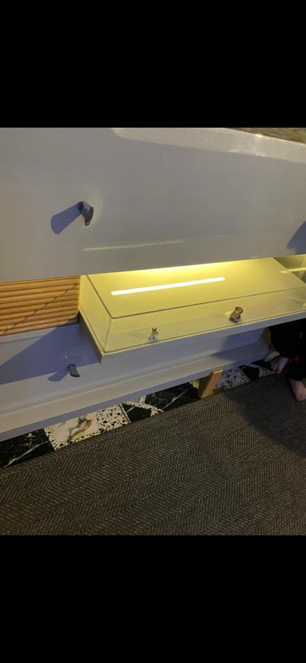 للبيع بمليون و200مكاني شارع حيفا بغدادالاستفسار ***********
