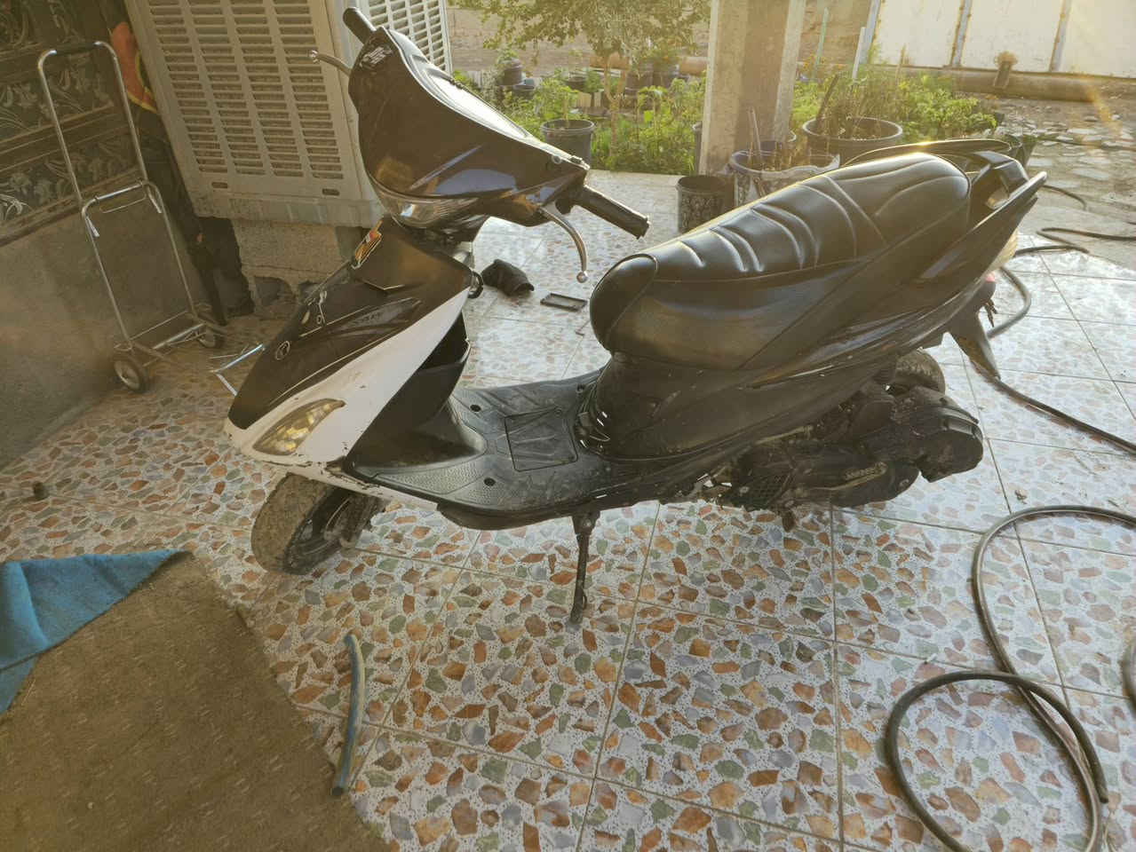 دراجة ادرس حديث ماليزي اثنين الرصاي
مكينة تجفيت جديد شلعة معدل كامل نقص قبق هندر تايرات جدد باتري جديد سعر ١٧٥ 
الدراجة السودة تجفيت جديد نكرة سلف هندر تاير امامي خلفي جديد كهربايات شغالة باتري جديد سعر ٢٥٠  
وبيهن مجال 
مكاني كوت حي الحكيم يم جامعت الامام الكاضم 
***********
