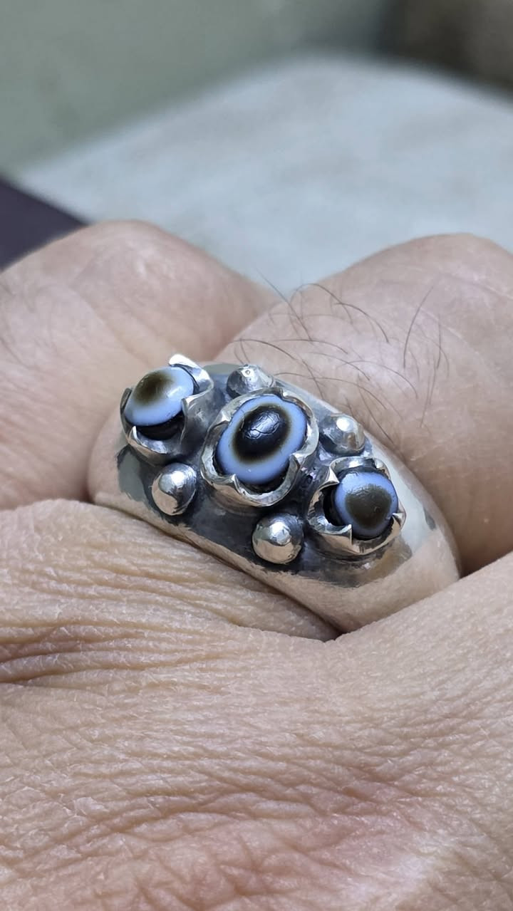 خير الاعمال الصلاة على محمد وال محمد 
***********
