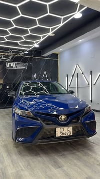 كامري SE 2023  ماشية 43 الف  حادث جاملغ خلفي + صندوك + جاملغ خلفي صبغ ...