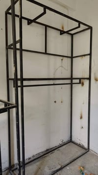 عارضات ملابس • للبيع