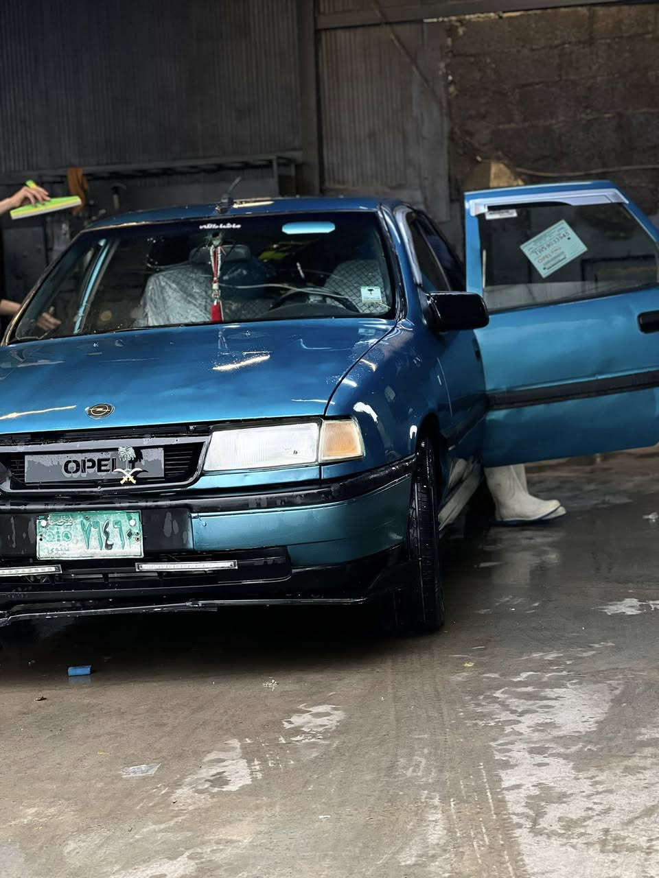 سلاوی خواتان لیبی
ئۆپل فیکترا مۆدیل ١٩٩٢
ماشاللە سەیارەکە بی موشکیلەیە  
ئەیبی ئەسە دوو چامی کارەباهیە پاوەرە 
سەنەوی لەگەلە وەلالەشی بە ناوی خۆمە 
ناو نیشانیش لە هەولیرە 
تیبینی 
چوار تایەی تازەیە تاخم پیشی کەمیکە گۆراوە یانی هەفتەیەکە 
نرخەکەشی ٢٧ وەرەقەو مەجالیکە کەمی هەیە *********** بۆزانیاری ئەوەش رەقەمەکەیە
