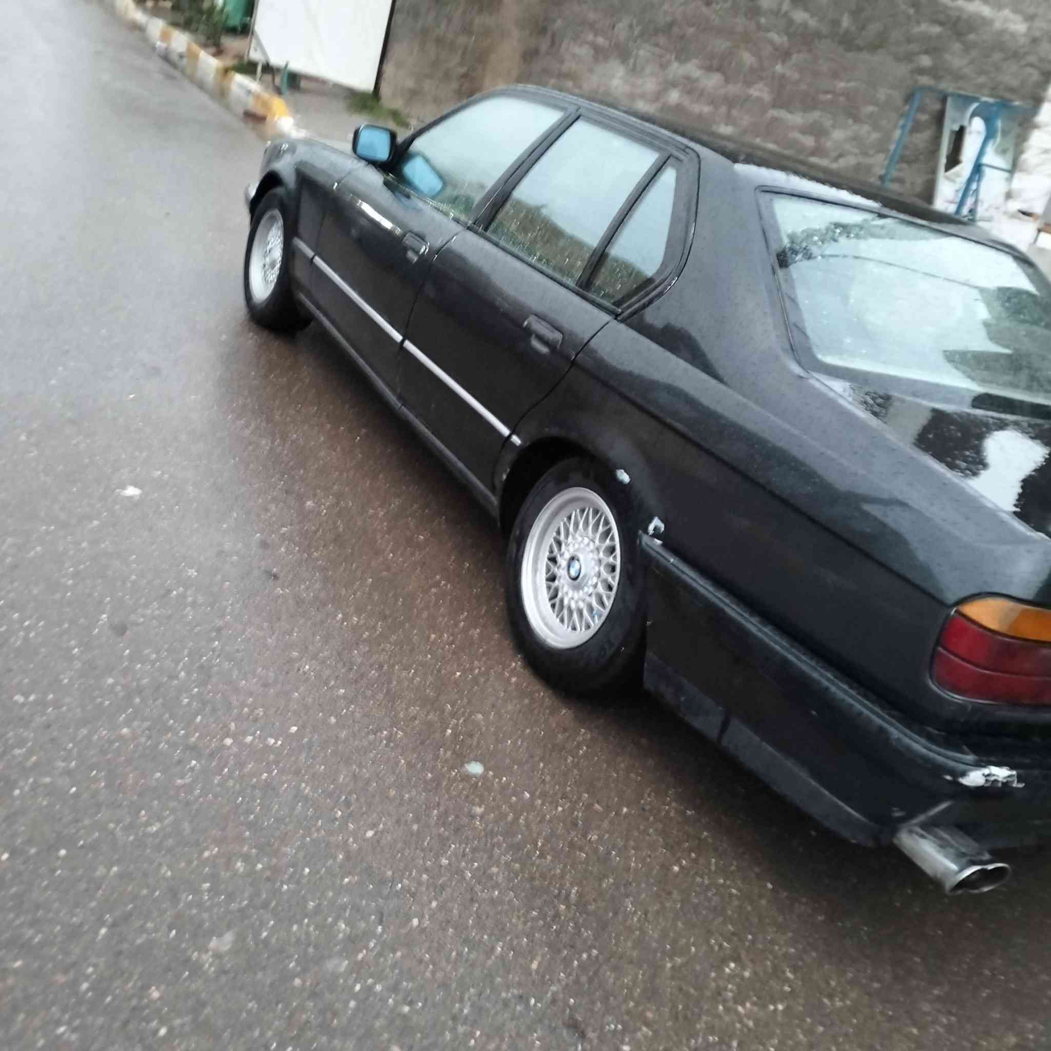 سلام عليكم بيم ام 735 
كير ومكينه خير من الله السياره نظيفه وجاهزه السعر. موديل 91 60وبيه مجال تحصل مراوس الهاتف ***********
