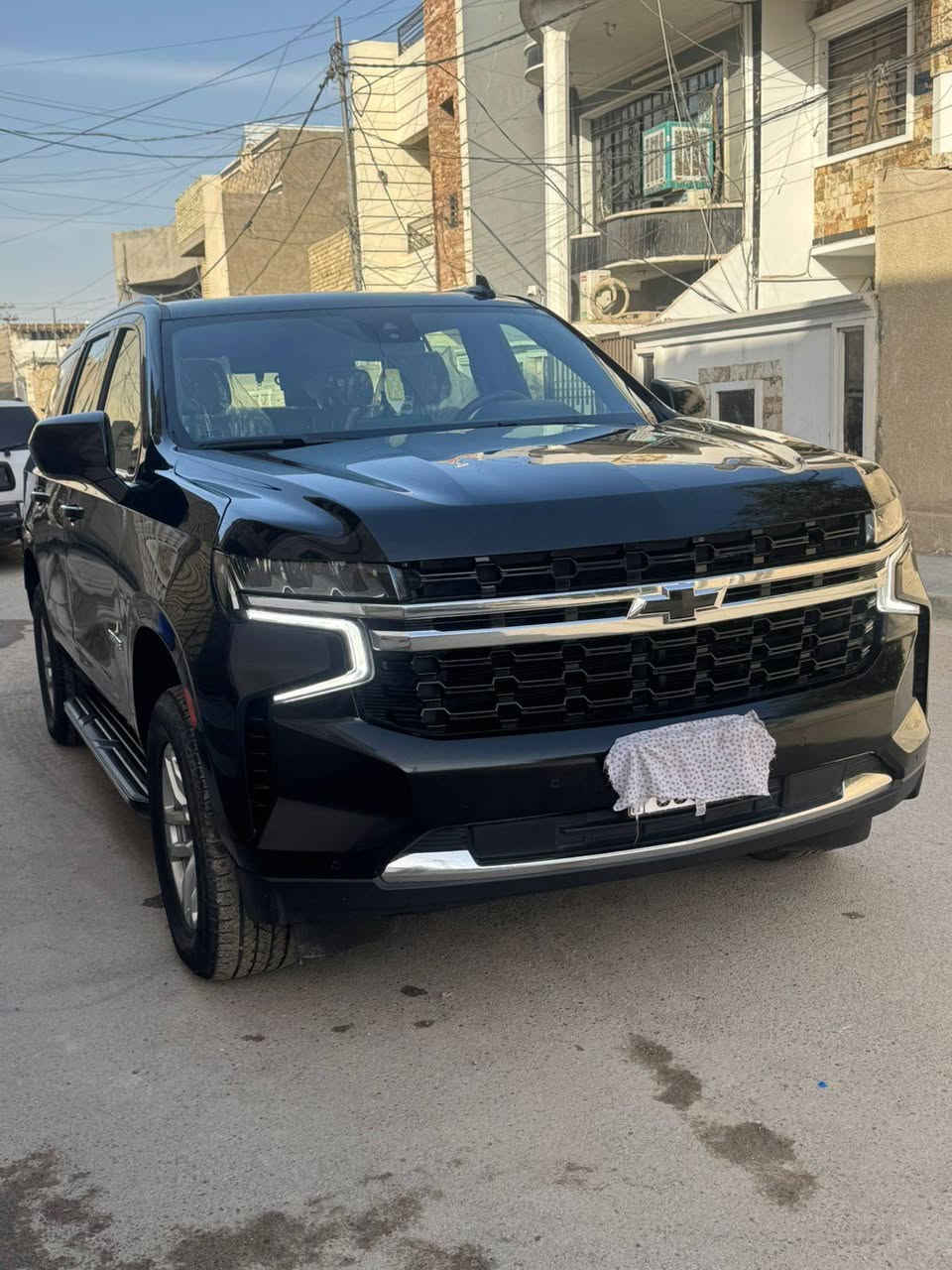 السلام عليكم 
تاهو اسود ٢٠٢٣ LS 
ماشيه ٨٠ الف حقيقي 
وارد خليجي البدن مكفول
من الصبغ والبارد
محرك/ كير/ صدر / كفاله
المواصفات 
بصمه 
حساسات اماميه خلفيه 
رادار امامي 
مانع تصادم 
نقطه عمياء
تحديد مسار 
رادرات جانبيه
كامره خلفيه دواره
ثلاث قطع تبريد 
شاشه اعطال
سايد بريك دكمه 
تحكمات ستيرن 
كرسي كهرباء 
لد نهاري 
زنون اصلي 
تشغيل عن بعد
وباقي المواصفات المعروفه  
مكان السيارة بغداد 
حي الإعلام  قرب تقاطع درويش
رقم صاحب السياره 
***********
