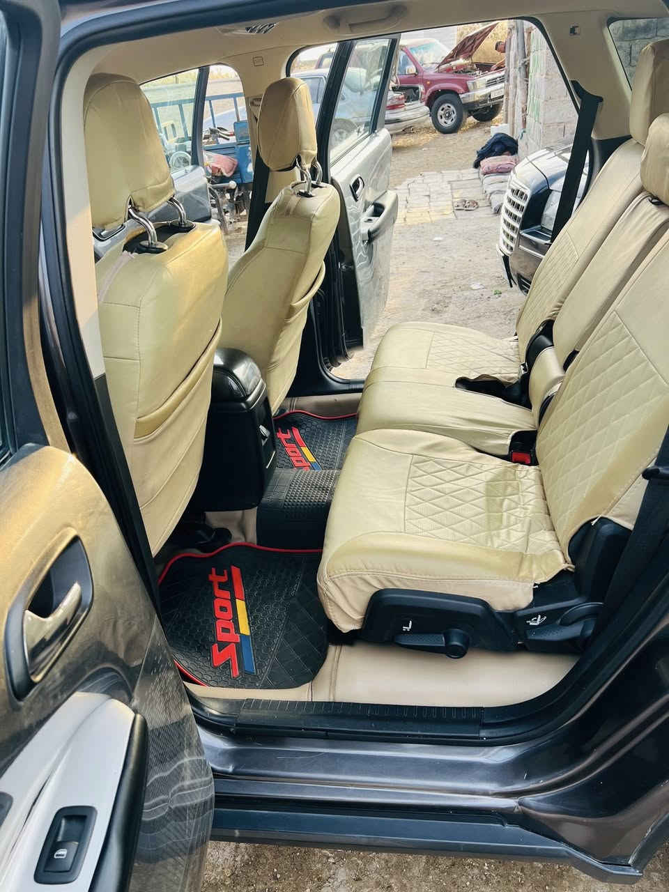 للبيع دوج جورني 2019 / 6v _3600 
كير ومكينة شرط الكفالة نظافة 100‎%‎
حادث 3 قطع __ (حافة البنيد وچاملغ أمامي جهة السائق وباب خلف السائق) بدون دواخل بدون ايرباكات حادث سطحي وصور الحادث بالمنشور موجودات 

فول مواصفات ماعدا الفتحه
بصمة وتحكمات وترحيب وشاشة كبيرة وكامرة وتبريد 3 قطع 
تخم تاير جديد قبل شهرين مبدلهن وصدر وحدادية 
رقم ذي قار مشروع وطني بأسمي التحويل ثاني يوم 
ملاحظة: بدي السيارة بي ملاحظات يحتاجلهن تعديل تجي وتشوف بعينك 
السعر: 130 وبيها مجال 
وترهم مراوس حسب القناعة
***********
