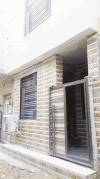 دار  للبيع او الايجار مساحته ٥٠ متر مربع يحتوي على غرفتين وصاله و٢ مجمع صحي ومطبخ. 
يباع معه الأثاث غرفه نوم نفر واحد
 ثلاث سبالت ثلاجه طباخ كاونتر 

بناء حديث 
بناء طابوك 
جدران كلها سراميك 
وارضيه بورسلين 

مكانه كربلاء البوبيات لودي قرب مدرسه الغزاليه
يبعد عن الشارع ١٠٠ متر او اقل 
يبعد عن الامام الحسين عليه السّلام
٣او ٤ كيلو متر
للأستفسار الاتصال على الرقم
***********
