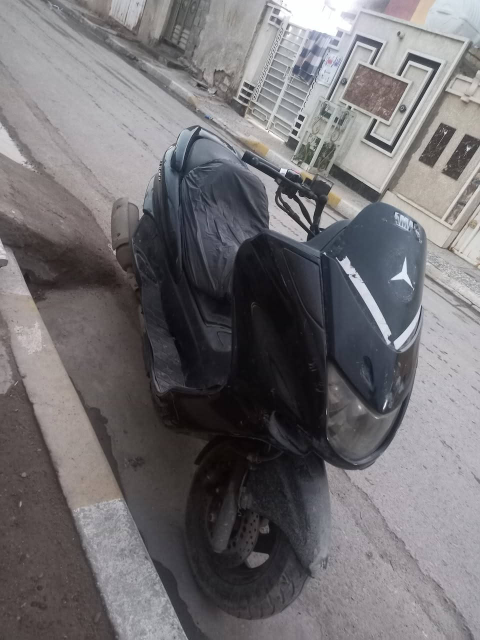 السلام عليكم دراجه ماجسته دبل رون نضيفه محرك مفتوح وخير من الله كهربائيات كلها  شغاله كفرات نضيفه نقص بس التريشه رايدها بـ 550 وبيها مجال عنواني بغداد حي البتول للتواصل واتساب . ***********
