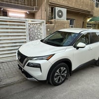 نيسان روج موديل ٢٠٢٣ ماشيه ٢٣ بدون ايرباك فقط حافه البنيد داخل ابيض را...