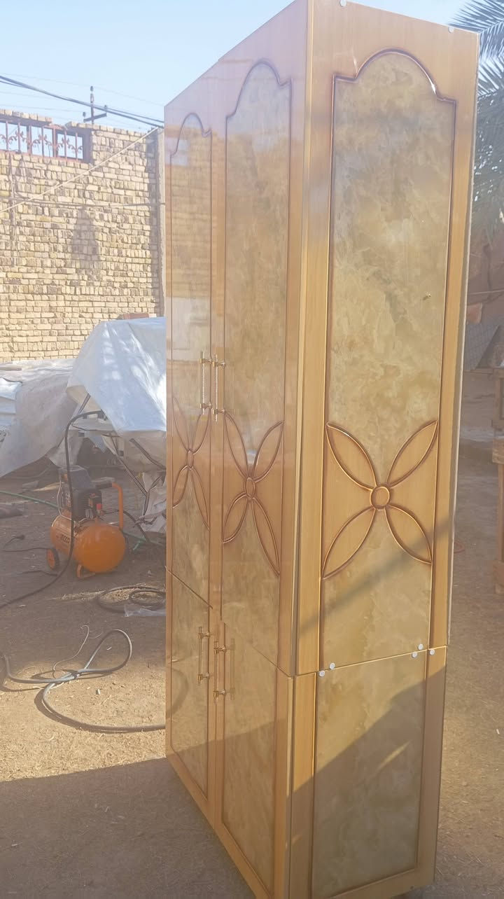 75فقط عرض فتره محدوده كنتور تركي والشغل عراقي ارتفاع 220وعرض90ونزال45اربع بيبان 2كبار و2ازغار خانه تحتوي على رفوف عدد2وخانه تعلاكه العنوان ديوانيه طريق الدغاره للتواصل واتساب***********
