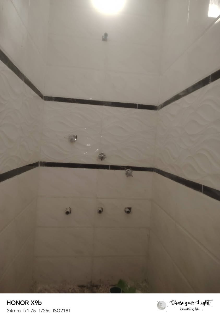 بيت للبيع. مساحه 100م 
ميسان حي الوحده لاسلاميه.  قرب. صيدليه حسن المضمد  بيت.  تسليم مفاتيح  طابقين 
للاستفسار  ***********
