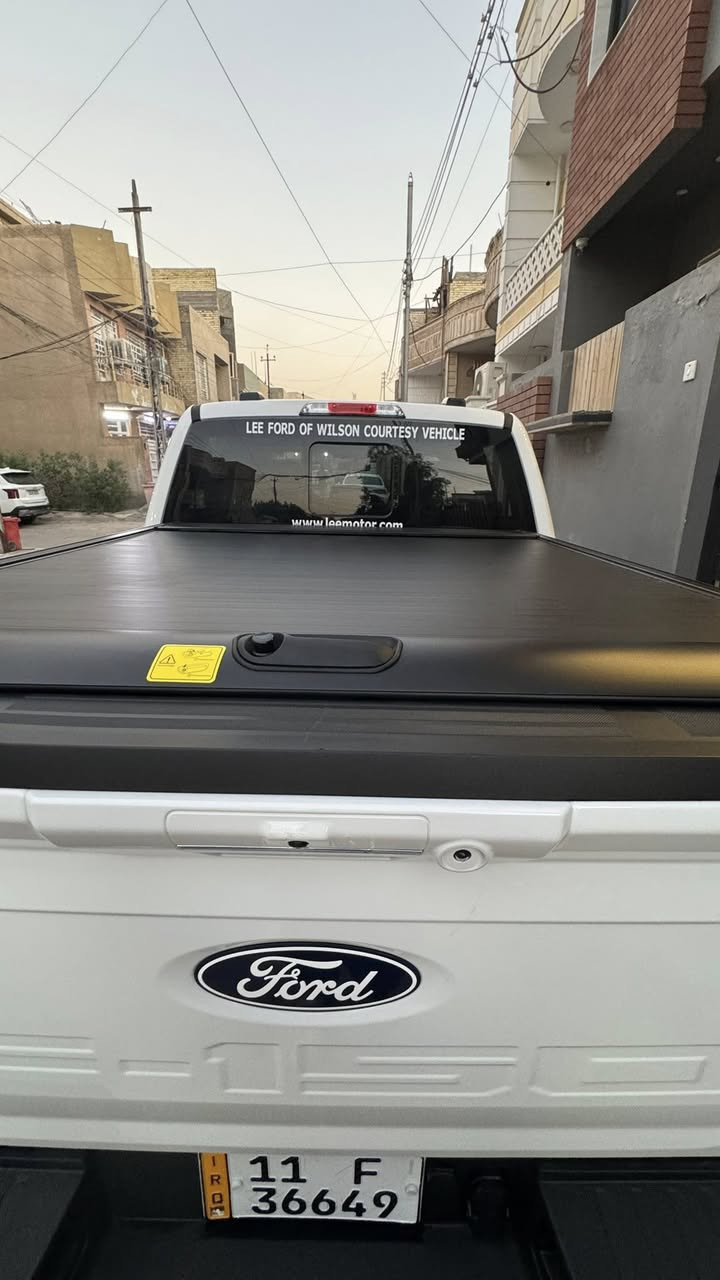 بسم اللَّٰه الرحمن الرحيم 
‏‎ اللهم صلِ على محمد والِ محمد 
‏‎للبيع فورد F150  2024 
‏Xlt 
‏‎السيارة 5000 ميل فقط   يعني زيرو بعدها 
‏‎حساسات  خلفية وامامية
‏‎رادار 360درجه
‏‎كامرة 360 درجة
‏‎باب بدي فتح عل البصمة و الريمونت 
‏‎لايت  زنون شكل جديد 
‏‎شاشات عدد 2 ديجيتل حجم كبير فول مواصفات 
‏‎قيادة ذاتيه و تحديد مسار واتو ستوب توقف ذاتي ‎داخل مخمل 
‏‎تدفئة  كشنات
‏‎فتحة جام خلفية للبدي 
‏‎منافذ كهربائية داخل السيارة 
‏‎بصمة ابواب  و تشغيل عن بعد ورمز دخول ابواب 
‏‎كير تعليك 
‏‎كشنات كهربائي و تدفئه  
‏‎مري  كهربائي و اشاره  و كامرا وترحيب 
‏‎بصمات دخول ابواب و رمز سري
‏‎انارة محيطية 360 درجة 
‏‎منافذ كهرباء 220 فولت و كذلك 110 فولت بكل مكان بالسيارة  3 منفذ بالبدي طلب خاص 
‏‎وضعيات القيادة اكثر من 7 انظمة ( جبلي و صحراوي و اقتصادي و طبيعي و سبورت و سلس و صخري و ممطر الخ...)
‏‎محرك 3500 تون تيربو كير 10 نمر ، 4 ويل 
السعر 357 $ يعني ثلاث دفاتر و 57 ورقة وبيها مجال شوية 
وصور الحادث منشورة هم
مكان السيارة بغداد البنوك 
***********
