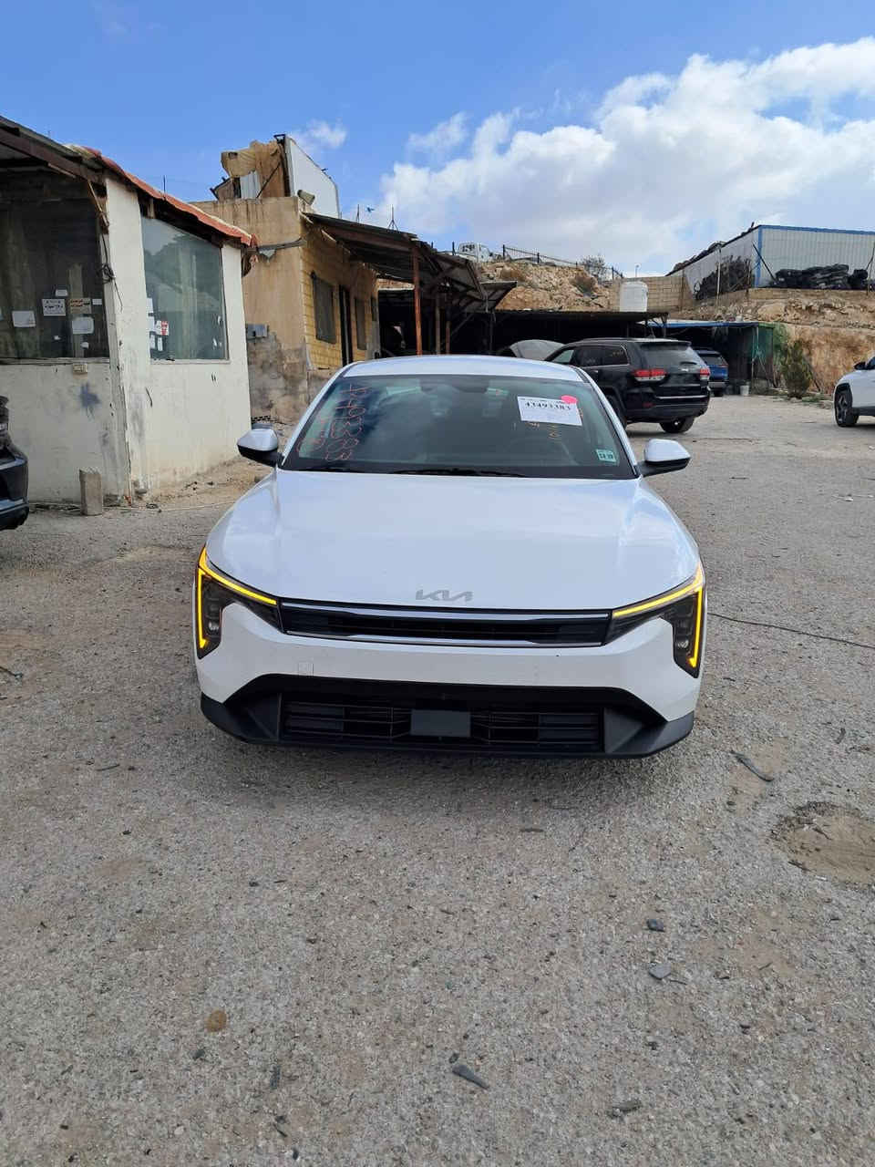 سلام عليكم البيع كيا K4 وارد امريكي موديل2025 لون أبيض بدون دواخل وبدون أي ايرباك 
المواصفات:
 بصمة / هندبريك دكمة /   لايت LED  / مكينة 2000 دوش / شاشة كبيرة متصلة ديجتال / اوتو هولد / LED امامي وخلفي / قيادة ذاتية / كامرة دوارة / رادار تعديل مسار / اوتو بريك / رادار جانبي / مود درايف / تحكم ستيرن / كروس سرعة /مانع انزلاق / بلوتوث / اواكس / USB
سياره، حاليا ب عمان منطقه الحرة تدخل حرة او كتاب شهداء عنوان بغداد عنوان نقل شارع فلسطين شركة ناقل الفضي قرب نادي تركمان استفسار اتصل
***********
