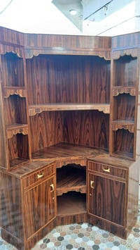 ميز • الرمادي