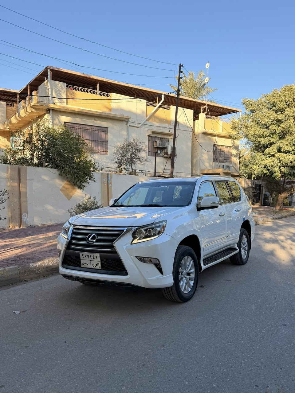 سلام عليكم 
لكزز برادو 2016  GX 460 أمريكي 
فول مواصفات للاخير...  1/1
ملاحضه بيه جاملغ امامي ودعاميه للجماليه بدون دواخل وارد امريكي
ماشية 91 الف 
السعر 340وبيه مجال 
***********
***********
____________________
المواصفات: 
دواخل جلد
1- فتحة سقف 
2- حساسات خلفية وامامية وجانبية
5- تحكم ستيرن جهتين 
6 - نضام ECO الاقتصادي
7- ثلاجة تبريد 
8- مري شفط 
9- فور ويل 
10- نضام GBS
11- الابواب مع الجنطة 5 بصمات
12-كشنات جلد تدفئة وتبريد كهربائية 
13- نضام خزن ميموري  -  
16- قيادة ذاتية 
17- عدسات لايت زنون متحركة مع تحكم بمستوى الانارة 
18-علامات ترحيب ابواب 
19- نظام تشغيل عن بعد 
20- 7 راكب
21- ويل كب كروم حجم 18
22_ 8 ايرباك
23- تبريد 4 قطع
25- ليد انارة 
26- مانع انزلاق 
28- بصمة تشغيل
29- بلوتوث
30- زراكات لايت ( تنضيف الايتات)
