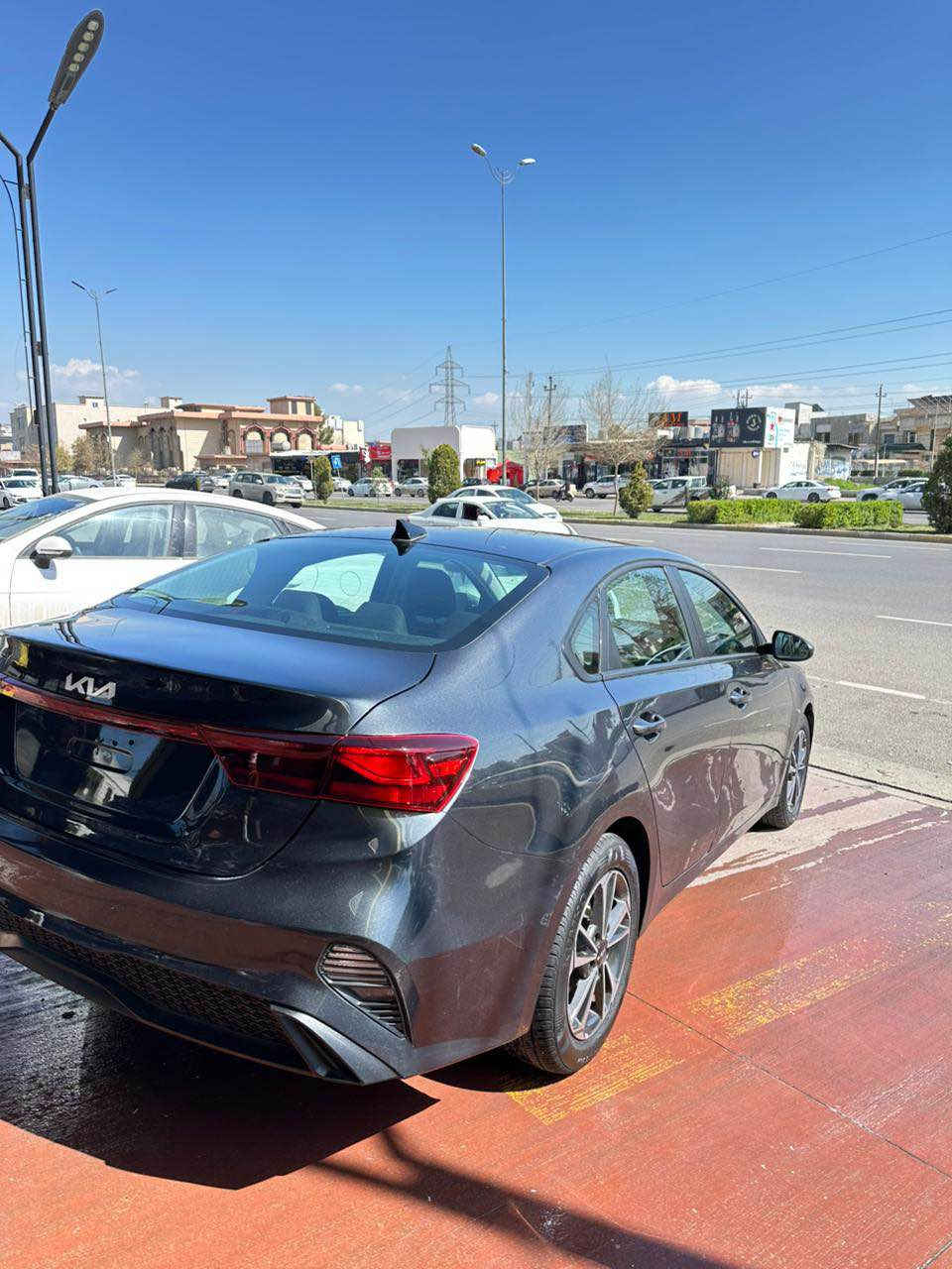 سلام عليكم
كيا فورتي 2024 مواصفات LX
لون نفطي
بدووووون ايرباك📌
بدوووون دواخل📌
باب صبغ فقط وشوية من الدوسة📌
حادث خفيف جدا📌
مكانين (PDR) بارد📌
ماشية 15 الف 📌
السيارة جاهزه من كل النواحي شرط التراي📌
مكينة وگير بشرط📌
السيارة كاتى وتترقم شمالي ب11 ورقة
رقم الشاصي 3KPF24AD2RE709661
العنوان اربيل
السعر 143$ ورقة
***********واتس اب
*********** أربيل, العراق
