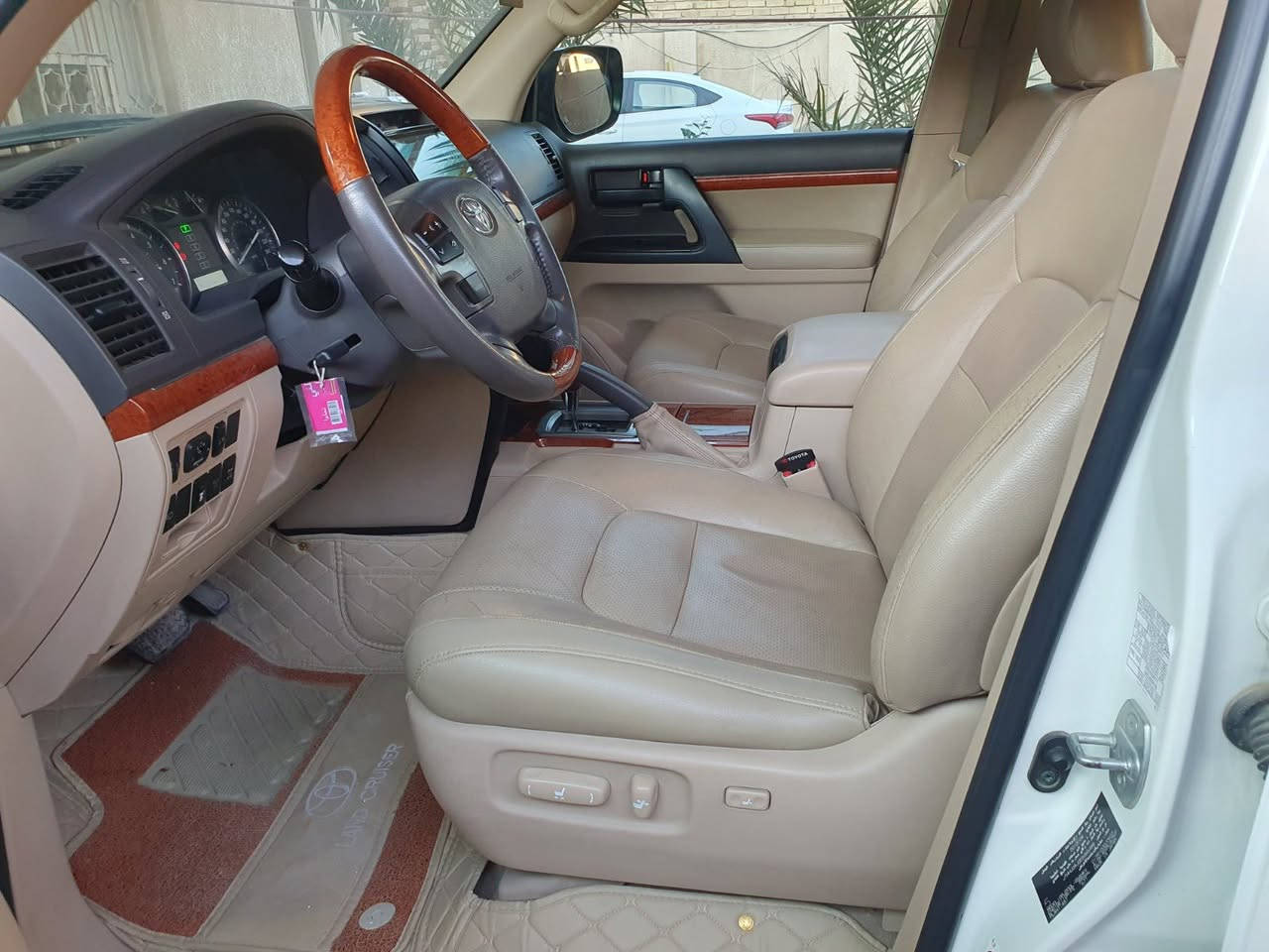 ‏‎السلام عليكم  للبيع 
لاندكروز 🔥 2013 GXR:
السياره احله من الصور بالحقيقه❤️ 
فول مواصفات 1/1 💯 :
🌷 فتحة 
🌷 بصمة 
🌷 ماشية 182الف 
🌷 حساس امامي خلفي 
🌷 ثلاجة 
🌷 كراسي كهرباء 
🌷مري شفط
🌷 شاشة عرض 
🌷كامره اماميه وخلفيه
🌷 8  ايرباك 
🌷 دفع رباعي 
🌷 رقم بغداد  بأسمي انكليزي 
🌷 مري قلاب عند الرجوع
🌷 دوسه ليزريه
🌷 طفايه
🌷 لايت زنون اصلي
حجم المحرك: 4000 
ملاحظة // السيارة  بيها صبغ بالجاملغ الخلفي  
السياره جديدة الحمد لله تخم تاير دلوب حدادية تبريد جاهزة من كلشي مابيها اي نقص 🌹وبالعافية ع تكون من نصيبه🌹
تحويل مباشر  
❤️السعر   ( 378 $ )💸بيها مجال بسيط                   

لاستفسار الاتصال ع الرقم التالي 🚀
 ( *********** ‬)
