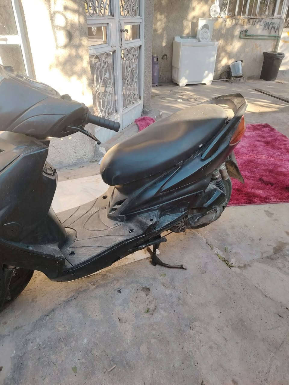 السلام عليكم للبيع أو مراوس حسب القناعه سكنس فحل نوزل خطين شغاله نكره سلف كهربائيات كوله شغاله شلعه ومعدل فول دشبول عاطل كفرات بلادي بيه صوت بل مكينه ابيع كوم حديد أكرر كوم حديد السعر 350 وبيه مجال بسيط مكاني عل سريع محمد القاسم شركه تويوتا ***********
