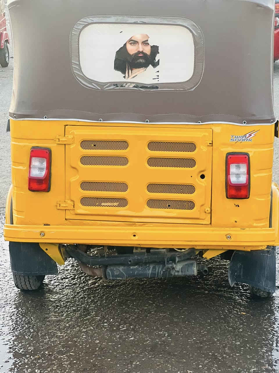 سلام عليكم تكتك للبيع موديل 19 شهر 12 مصبوغه كله مكينه خير من الله لا تنقص ولا تبخر سعره 5000 وبيه مجال مكاني بغداد مدينت صدر رقمي ***********
