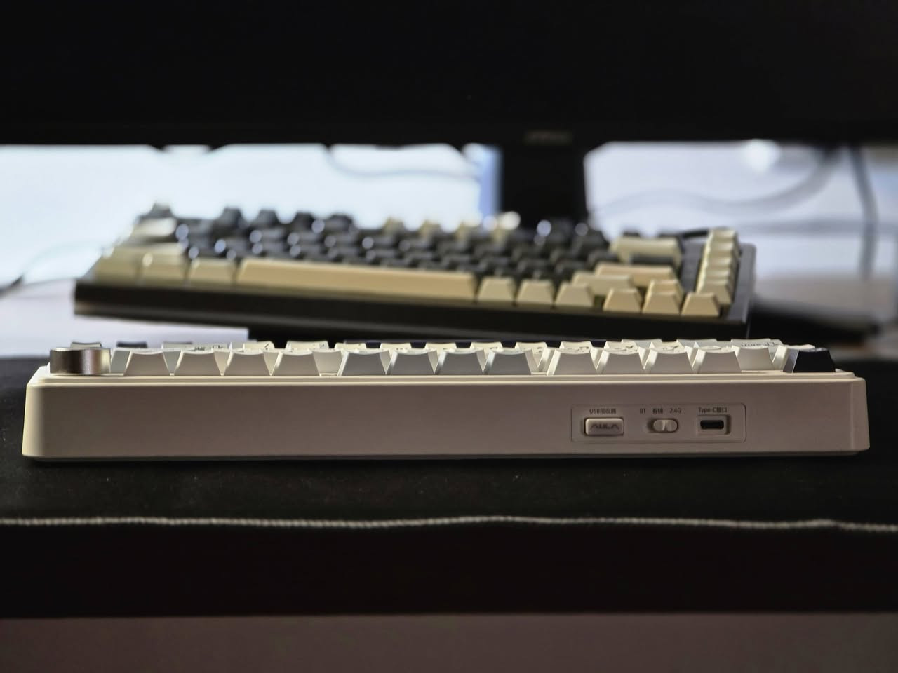 يا الله 

تكملة عروض العيد 

كيبورد AULA F75 من اقوى الكيبوردات الي بالسوك 
كيبورد جدا راقي و نضيف و اي خلل مابي ( اوبن بوكس ) 
كل ملحقاتة يجون ويا يشتغل 
1_ USB C
2_ BT
3_ 2.4 G

سعرة قبل العرض ٧٠ الف ❌️ 
سعرة بعد العرض 45 الف ✔️ 
و اذا تلكة نفس نضافتة بهيج سعر تعال عاتبني 

توصيل مجاني جميع محافضات العراق 🚚

للاستفسار اكثر خاص او واتساب هذا رقمي 👇
                                        ***********
