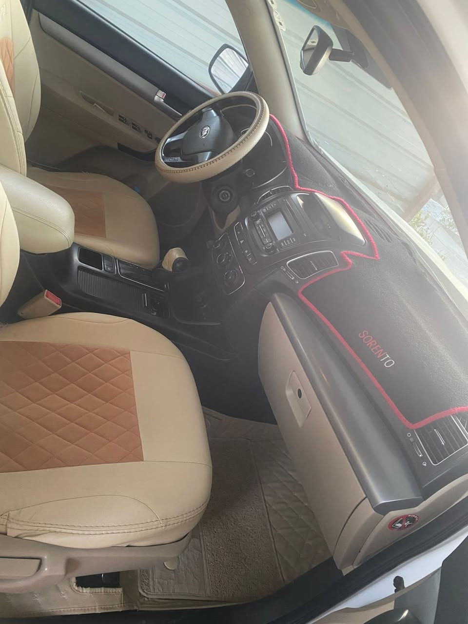 السلام عليكم ورحمة الله وبركاته للبيع فقط سورنتو 14خليجي محرك 2400دوش 7راكب 3قطع تبريد رقم اربيل سنوية بسمي جديده رقم جديد المكان صلاح الدين 
رقم ***********
