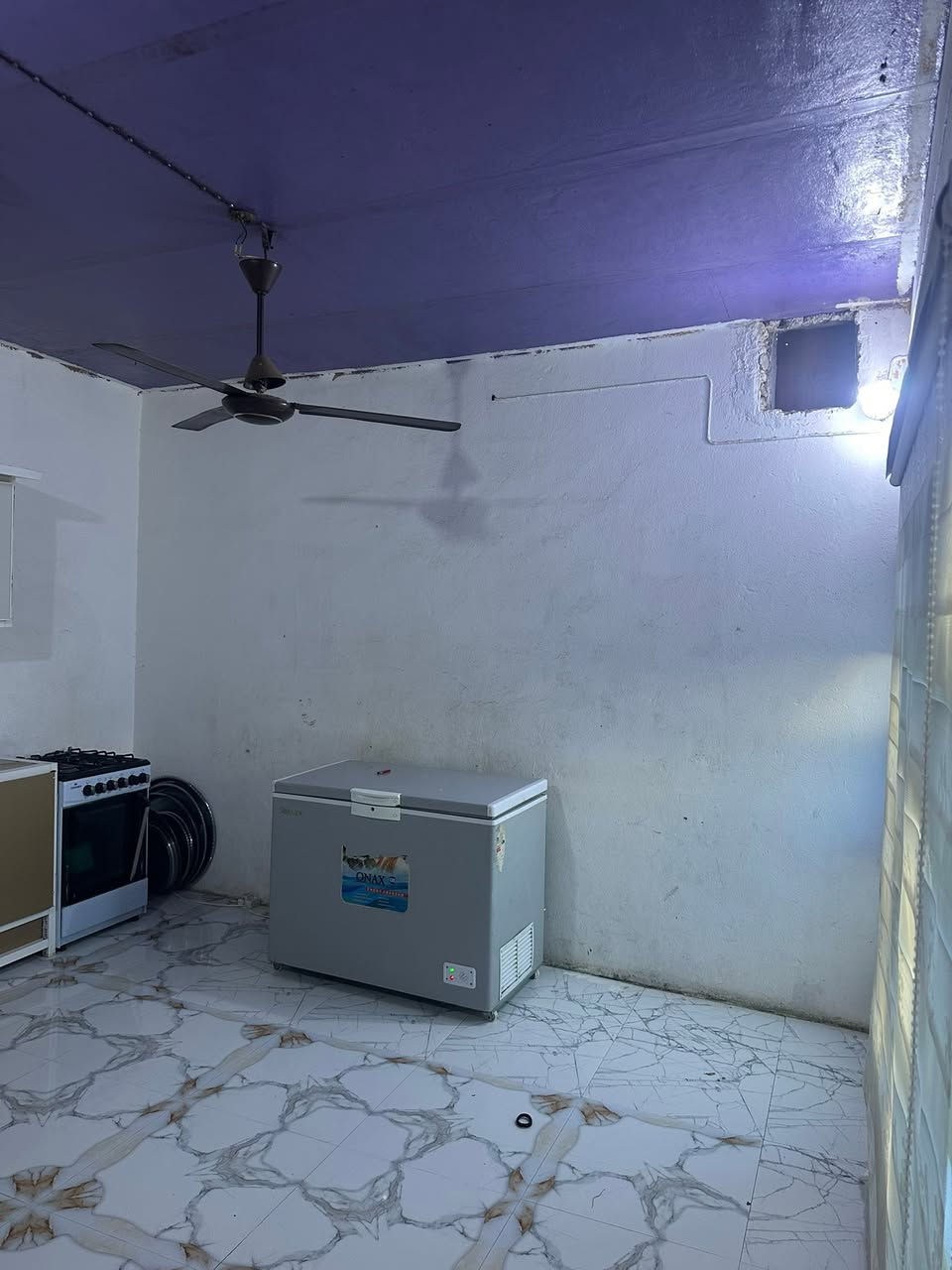 سلام عليكم الدار للبيع مساحه 210  طابو زرعي 25 يبعد عن شارع 10 متر قرب لبوابه الزبيديه لاستفسار ***********
