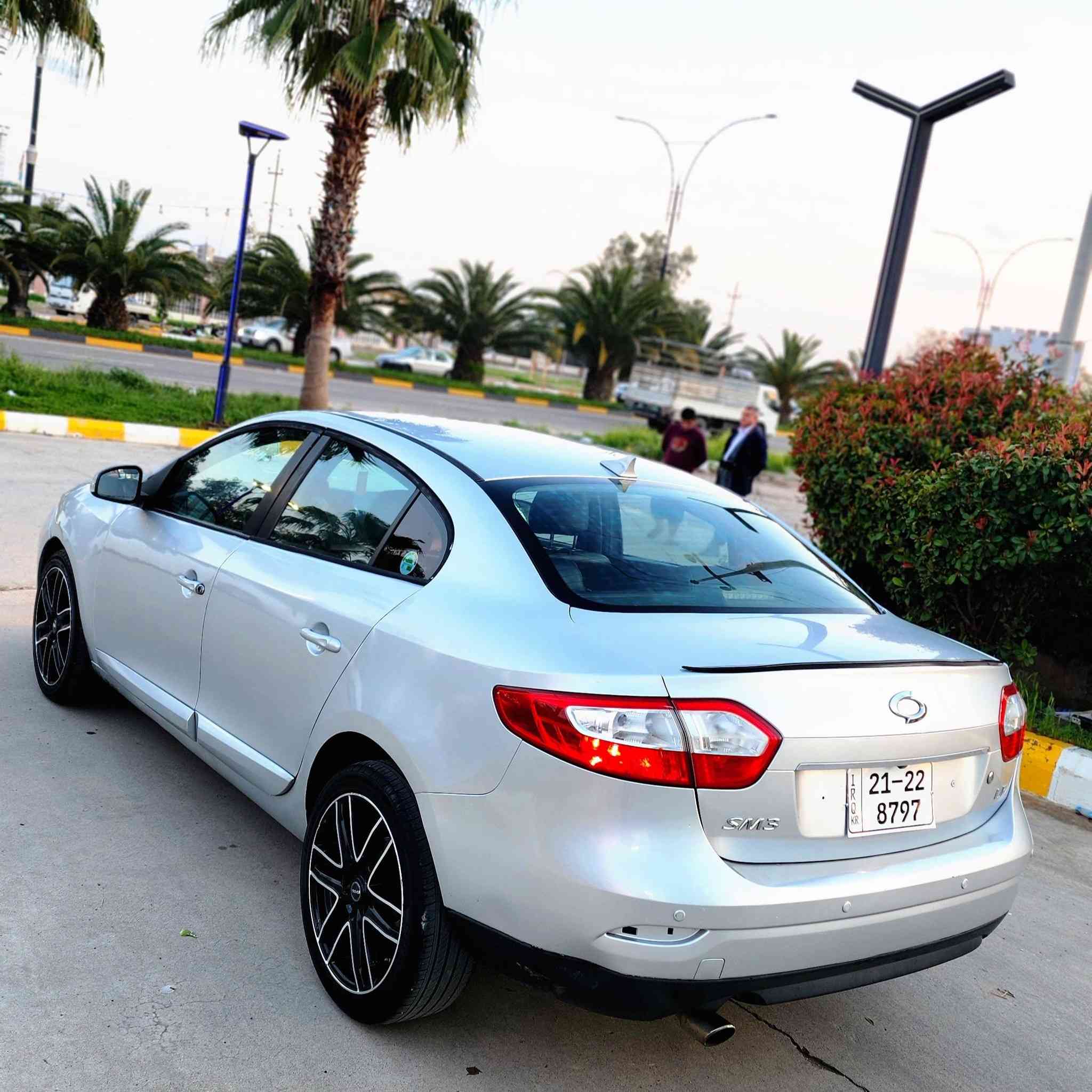 سامسۆنگ 2009
کوشن جلد و هیتەر کامیرا حاسە
گێر و مەکینەی بەشەرت
بڕاوەیە و شوختی نیە 
نرخی 42 گەلا
*********** 
کەلار
