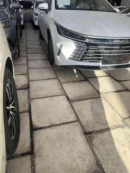 وصول وجبة جديدة من BYD ديستروير 05 
يم (شركة يونس العتابي لتجارة السيارات )  🚘 
سباقه دائماً بعروضها المميزه

السعر : اتصل على الارقام وبأنسب الاسعار 
📞📱*********** 

متوفر جميع الفئات
‏1 BYD ديستروير

 انتباه🔴🔴🔴موديل 2025 

يترقم بغداد وجميع المحافظات عدا الشمال 
 
سيارة سيدان مدمجة بنظام هايبرد🔥 PHEV 
تجمع بين محرك بنزين هايبرد   بلكن ومحرك كهربائي
الدستروير تمشيك 1200 كيلو / 55 لتر 

أبرز المواصفات :

☜ بطارية ليثيوم فوسفات تدعم الشحن السريع
☜ شاشة دوّارة 12.8 إنش بنظام ملاحة وتحديثات OTA
☜ نظام صوتي بـ6 مكبرات صوت + ميزة الكاريوكي
☜ حساسات وكاميرا خلفية – مثبت سرعة – مقاعد جلد رياضي 
☜ تصميم خارجي عصري بمصابيح LED ومقصورة عازلة للصوت

 
المواصفات 
حساس خلفي 
شاشة دوارة 
كامراة خلفية دوارة 
اوتو هولد
هند بريك بصمه 
تشغيل السياره بصمه مع كارت دخول ذكي
مقاعد جلد 
لايت زينون 
لد نهاري LED
بك لايتLED
3انضمة للقيادة 
مانع تزحلق
مثبت سرعه 
تشغيل عن بعد 
شاشة ذكية تدعم جميع البرامج
والفول تختلف مواصفاته

🔹شركه العتابي لتجارة السيارات 🔹
📍بغداد  معارض البياع شارع الرئيسي مقابيل محطة وقود السيديه 
بيع .فقط 🔶

وبأنسب الاسعارررر▫️
ادارة المبيعات
‏‭   📞***********
📞 ‭***********‬
📞 ‭***********‬
نتشرف بحضوركم والرد على جميع اتصالاتكم في اي وقت
 #BYD  #هايبرد  #سيارات_2025  #يتوفر  #عروض
