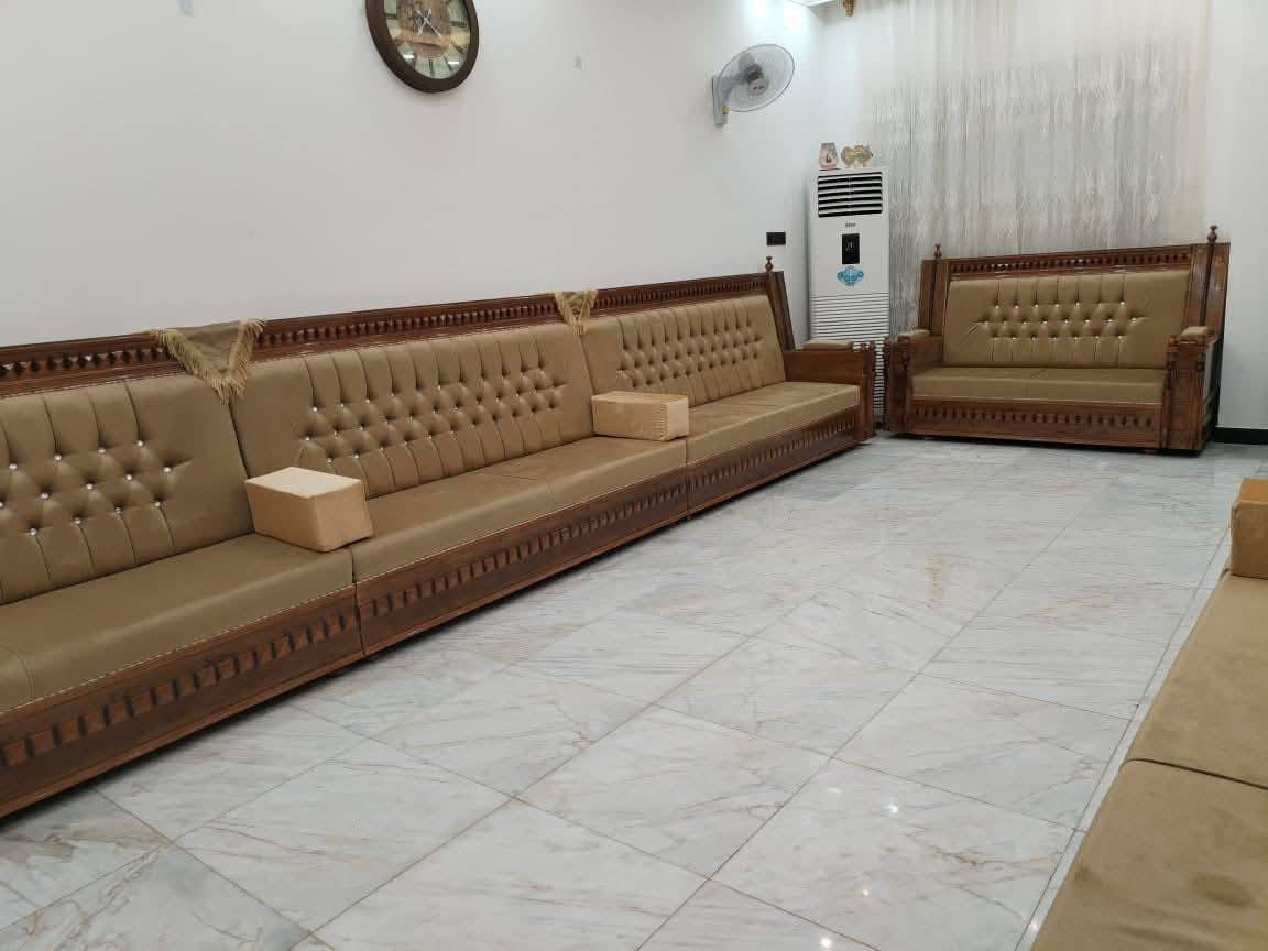 السلام عليكم
1..سعر متر ديوان #الصاج 175/ نشتغل قسط بدون تحميل 
2..سعر متر ديوان #المودرن 100 
 *********** واتساب يقدم معرض بيت الزان  لزبائنه الكرام أحدث موديلاته من الدواويين  الصاج و الملكيه والمودرن  بمواصفات راقيه
 مع ظمان حقيقي لمدة 20 سنه من تاريخ الاستلام  مع طابوريه وكوشات
ملاحظه:: نعمل حسب طلب الزبون من تغيير لون القماش وحسب القياسات الزبون ولدينه كادر يذهب لمنزل الزبون لاخذ القياسات
المكان تكريت
تفاصيل اكثر مراسلة
