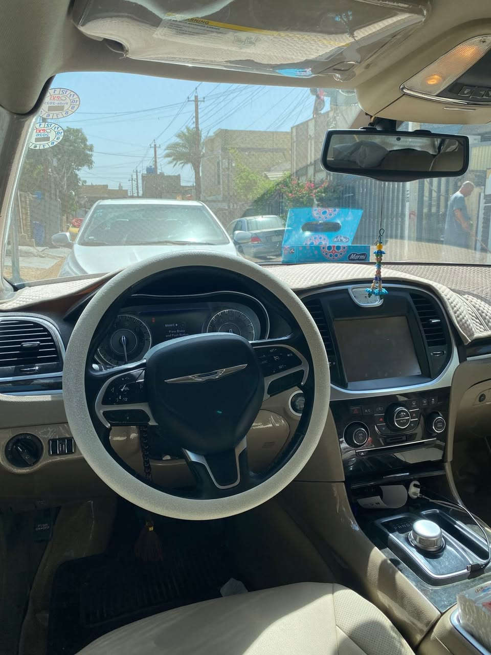 موديل 12 داخلل عسلي محدث داخل وخارج بدون حادث بدون صبغ بدون ايرباك بارد قليل عربانه خلفية واكسل وكاردن مال 22 ويل مكسيكي كلاصات حار بارد دمام خلفي استخدام شخصي رقم أربيل بأسمي هزه جديده 
السعر 180 بيها مجال 
***********
