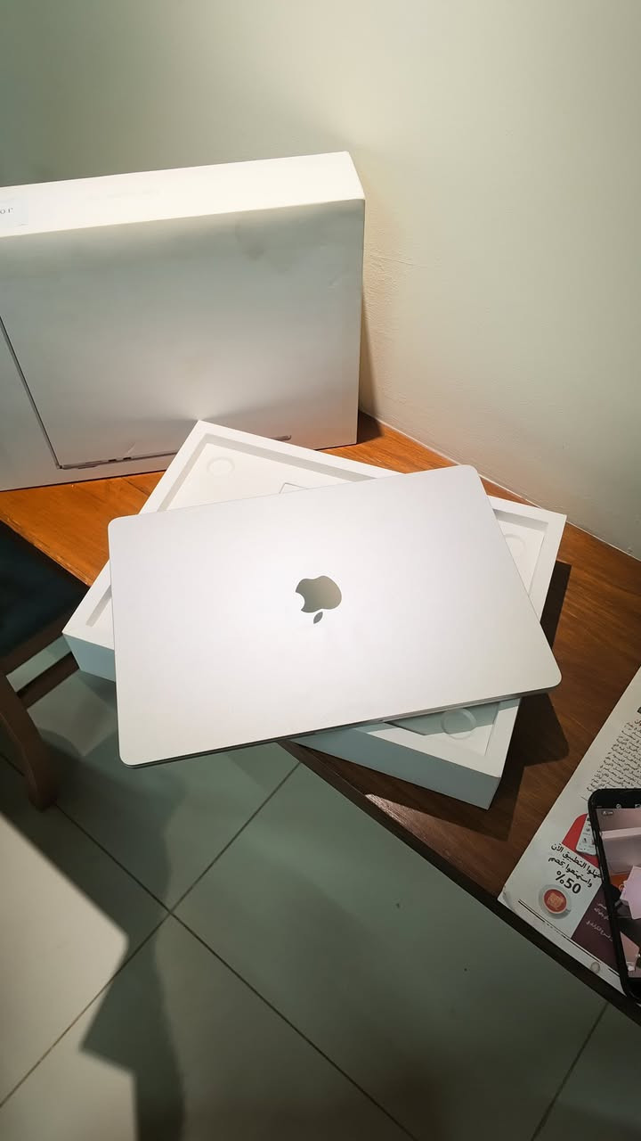 Macbook Air M2
Hard 512 GB
Ram 8 GB
Battery 100%
Cycle 16
15 inch
Sliver
السعر مليون و 200 الف قفل
للتواصل 
***********
