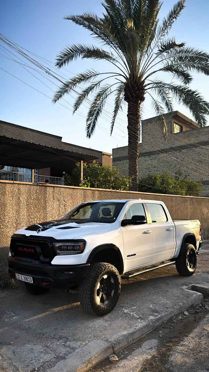 السلام عليكم
رام ريبل 2020 
محرك 5700 
دفع رباعي 4WD
رقم اربيل تحويل او وكاله 

‎السياره فول مواصفات بانوراما داخل جلد احمر واسود تدفئه مقاعد وستيرنك شاشه طويله 12 انش نضام صوت هارمن كاردن 
** عليها كت ترفيع اصلي Rough Country 6 انش على ويل اصلي مال سياره وتاير اصلي GOOD YEAR قياس 35x12.5R18 

حادث السياره موضح بلصور 
جاملغ خلفي صبغ باب تبديل نفس اللون ايرباك برده فقط رقم شاصي 1C6SRFLT6LN147056

السعر 31,500$ وبيه مجال 
للاستفسار *********** مكانها بغداد
