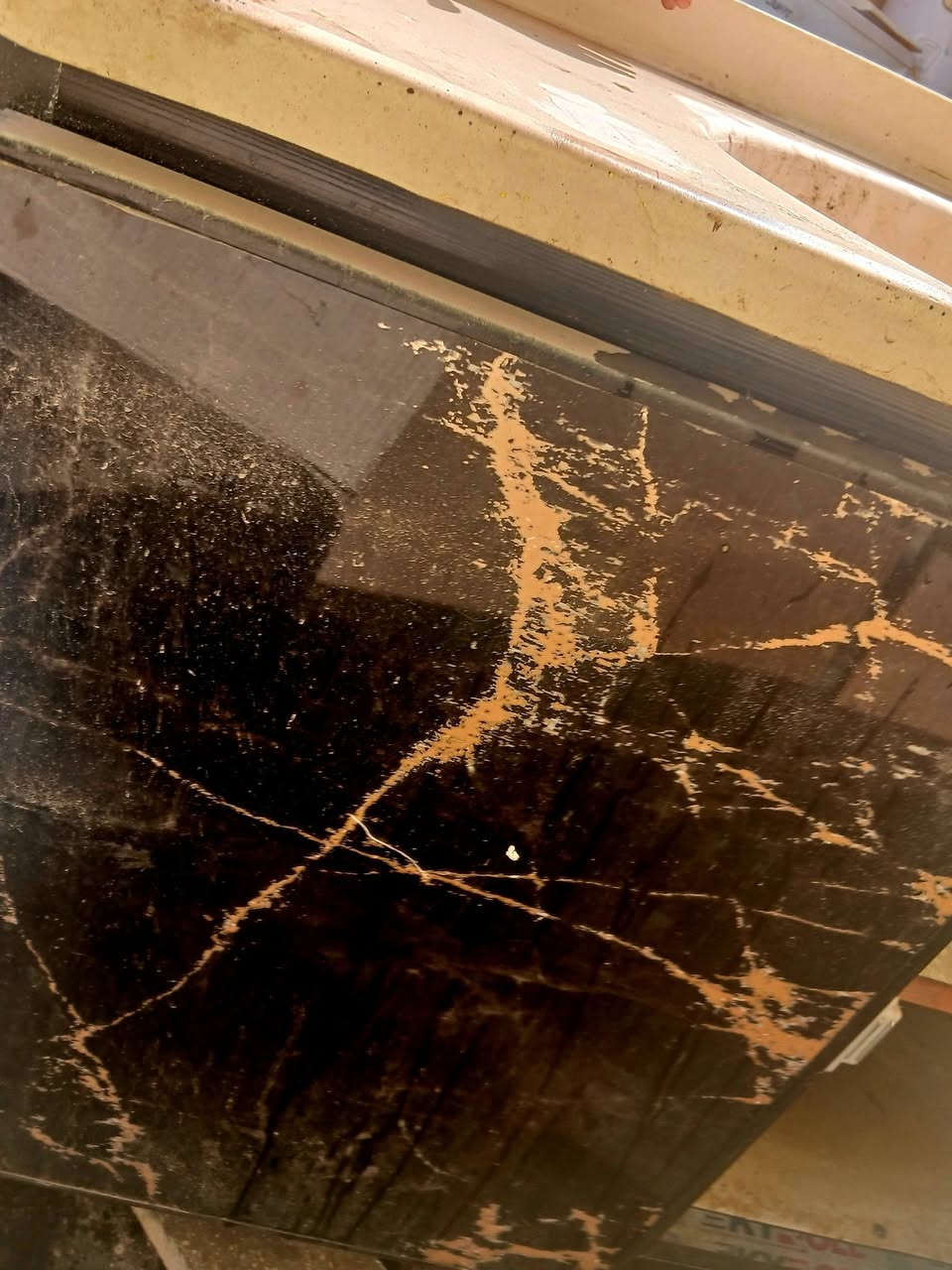 كاونتر سنك مرمره +كاونتر+ملحق .مستخدم قليل فقط متروك ومصوره هوه وترابه للبيع مكاني بوب الشام سعر ١٠٠ الاف ملاحظه اقوه بي برغي فالت *********** مستعجل ع بيع
