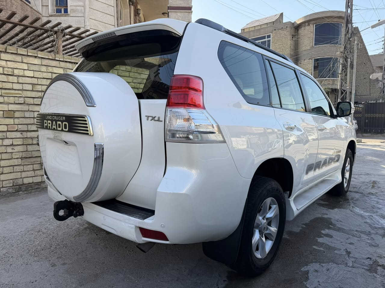 السلام عليكم 
برادو 2013 خليجي 6 سلندر TXL دبل تانكي رقم بغداد ب اسمي تحويل مباشر ماشية 149 الف فول مواصفات جلد 7 راكب 3 قطع تبريد شاشة كامرة بصمه سلايد ثلاجة كير مكينه صدر خلفي امامي تخم تاير كله مكفول منضومه احتراق كامله جديدة مكفوله من الصبغ والتبديل فقط بارد قليل باب سايق 
مكان السيارة بغداد - البلديات 
السعر 295$ وبيهة مجال 
للاستفسار ***********
.
.
غير متواجد على الفيس
