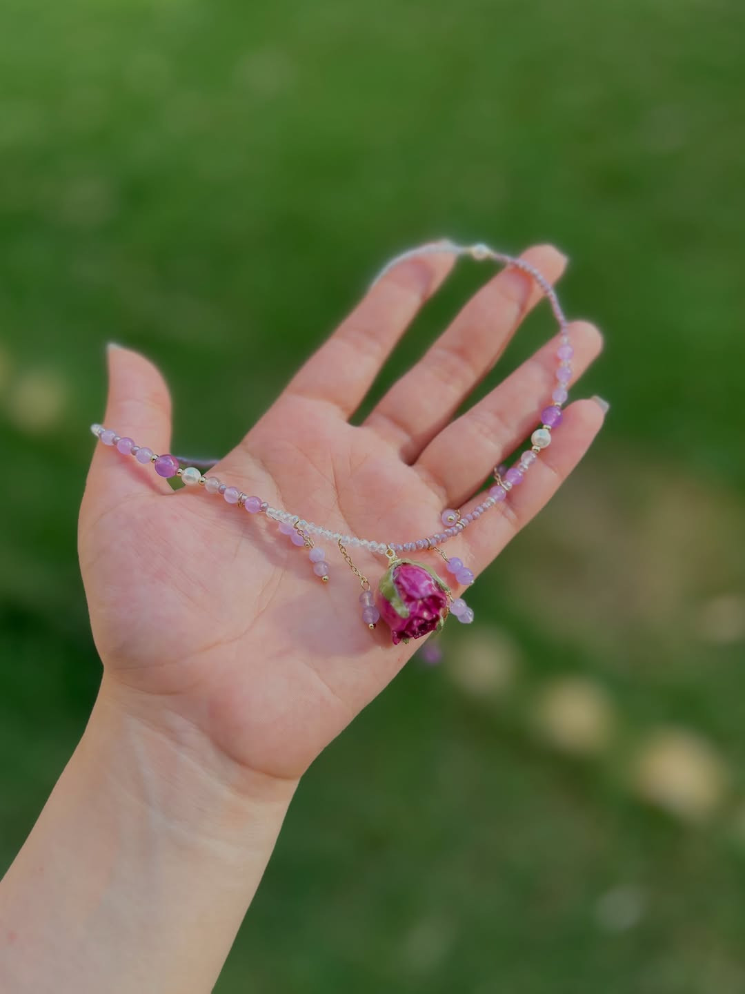قلادة الورد المجفف بالريزن🥺🎀


**إذا كنت صاحب هذا الإعلان وتريد حذفه لأي سبب، رجاءا أرسل رسالة إلى الدعم الفني**