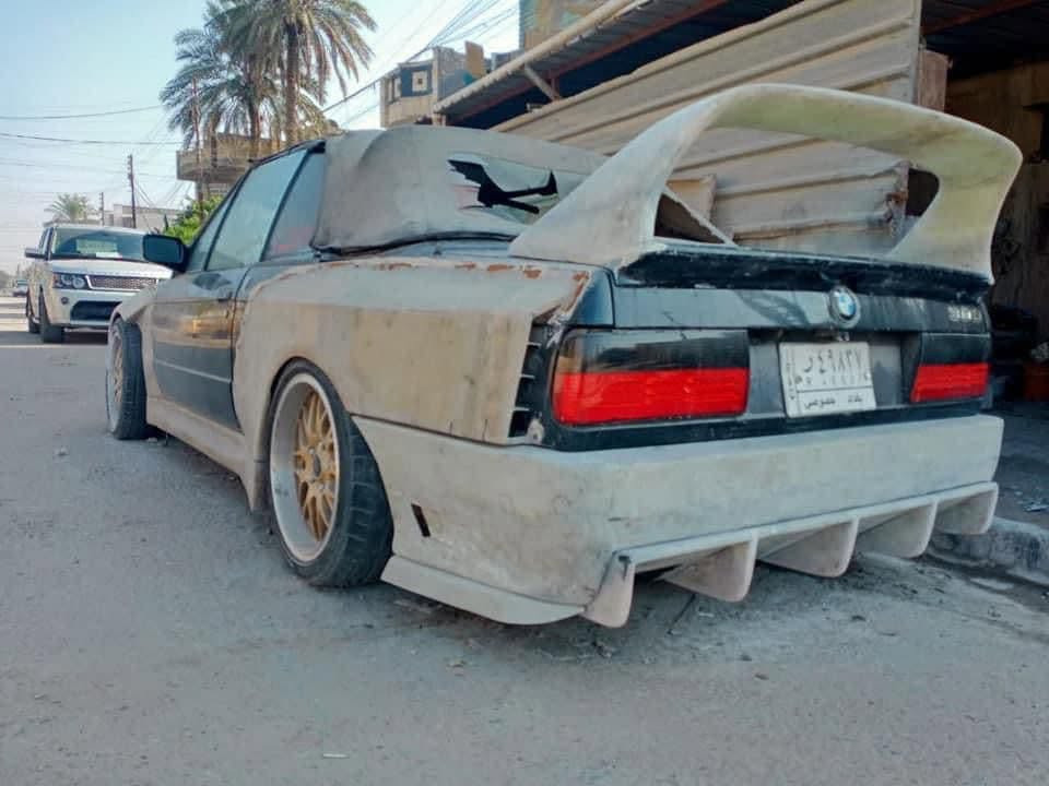 سلام عليكم شباب. زعره تك باب موديل 90 اصل 6 سلندر  بغداد موازي
حوضهة ولا غلطه كلش نضيفه شواصيهة 
تعمرت من فترة بس نتركت وصارت بيهة ملاحضات ماعندي مجال حته اشتغل بيهة 
السياره يرادلهة تنشد غراض الداخل والملاحضات الي بيهة بالخارج ينصبغن لان اني ماسسههن صقل وبخ وحته الصبغ موجود اسود ملكي
 
بيها مكينه دبل فانوص سكليتر كهرباء
كير عادي كلج دبل فانوص 

اكسلها ملحوم مقفول وانطي وياها اكسل مفتوح 
وياها بكلايت led سموك 
وياها تخم لايت اصلي بلاد جدد لوك مشتريهن حاويه الهة 
السياره يرادلهة تتقفل كهربائيات مكينه. لان بس منزل الطابوكة وتاركهة وداخلهة والخارج مثل ماذكرت 

بيها تخم ويل 15 مشفف 5 براغي محولةاي ويلكب ابالك تشدلهة يعني

عليها كت باندام مشتغله اسعد ابو الشعب. بسعر سياره الله شاهد بس هذا الكت 
ومصبوغه ب10$ قبل لتنترك 
وملكطه خياسات بسيطه جانت بيهة 
ومبدل بيهة بوب وقبق جنطه حاويه جدد قبل الصبغ

ملاحضه السياره تفيد واحد يرتبهة ويقفلها صح تطلع لقطه بشكلهة وبنفخاتها كلش قوية قطعه تصير  
كلشي ذكرت لحد يكول شبيها سعرها 35 ورقة وبس صبغها والكت مالتهة 33 مكلفات الله شاهد من عده الي ذكرتهم

***********

